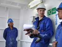 bild arbeiten und leben an bord