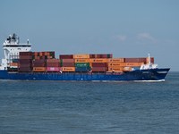 Frachtschiff auf der Elbe bei Cuxhaven © Christian Bubenzer