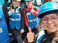 Bordbesuch mit Bus der Seemannsmission.jpg