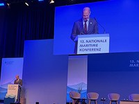 Bundeskanzler Olaf Scholz auf der Nationalen Maritimen Konferenz_300x200.jpg