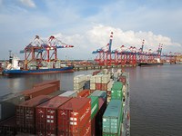 Containerschiff im Hafen.jpg