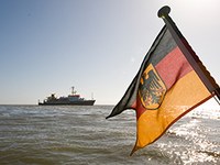 Deutsch Flagge mit Schiff © BSH