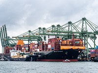 LNG Bunkerung in Singapore.jpg © Hapag Lloyd www.hapag-lloyd.com