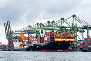 LNG Bunkerung in Singapore.jpg © Hapag Lloyd www.hapag-lloyd.com