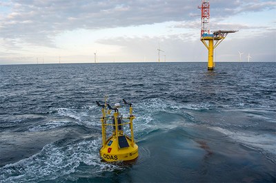 BSH Monitoring-Boje in der Nordsee: Die smarten Geräte ergänzen künftig das Messnetz des BSH mit vielen Vorteilen. Die Bojen sind durch ihre Größe handhabbar, messen viele Parameter und sind im laufenden Betrieb günstiger als stationäre Messplattformen. (Quelle: BSH)