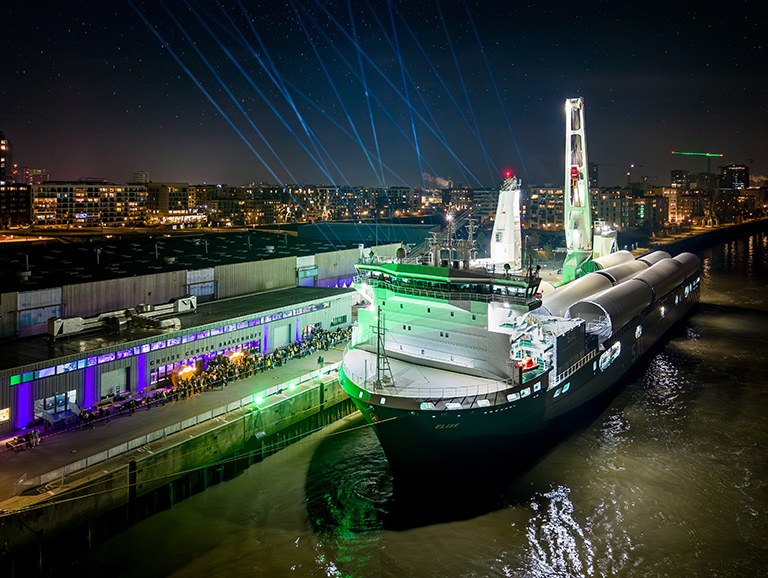 SAL Heavy Lift's MV Elise Lichtershow © SAL Heavy Lift