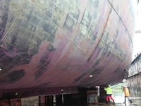 Schiffsrumpf im Trockendock © BSH