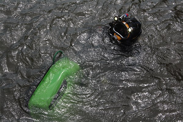 Taucher_Unterwasserreinigung_LimnoMar.JPG