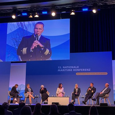 Kapitän Konstantin Pohsin auf dem Konferenz-Panel Fachkräftegewinnung_400x400.jpg