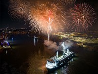 SAL Heavy Lift's MV Elise Feuerwerk.jpg