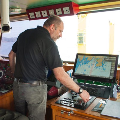 Picture: Navigationsausrüstung © Auf den Schirm, Mike Tamayo www.aufdenschirm.com / Rörd Braren Bereederungs- GmbH & Co. KG www.reedereibraren.de