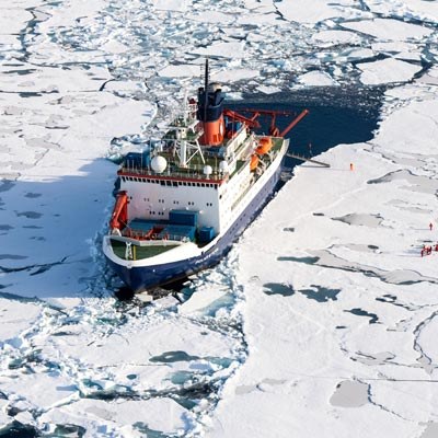Picture: Ship doctors © Alfred-Wegener-Institut / Mario Hoppmann (CC-BY 4.0) www.awi.de