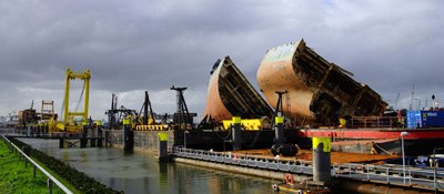 Picture: Ship recycling © kees torn (BALTIC ACE) [CC BY-SA2.0 (http://creativecommons.org/license/by-sa/2.0), via Wikimedia Commons: https://commons.wikimedia.org/wiki/File:BALTIC_ACE_(20561884423).jpg