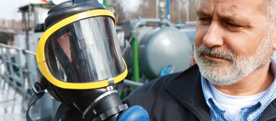 Picture: Dangerous chemicals (IBC) © BG Verkehr