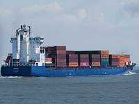 Frachtschiff auf der Elbe bei Cuxhaven © Christian Bubenzer